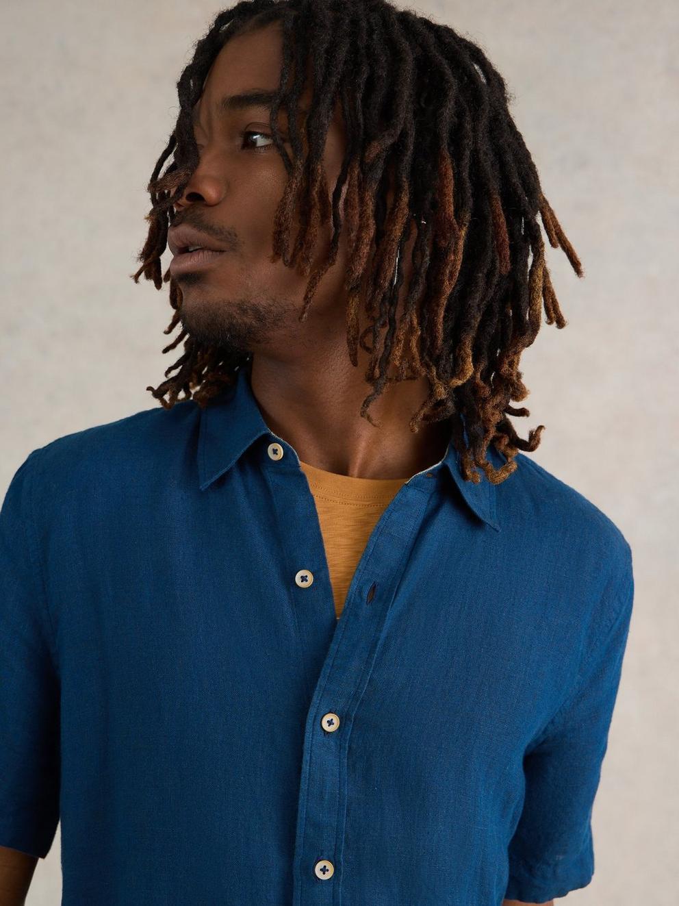 Pembroke SS Linen Shirt in DARK NAVY - MODEL BACK