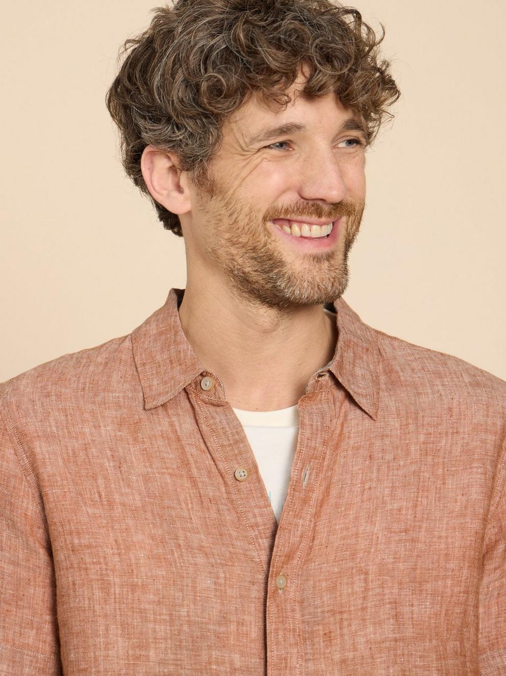 Pembroke SS Linen Shirt in DK ORANGE - MODEL DETAIL