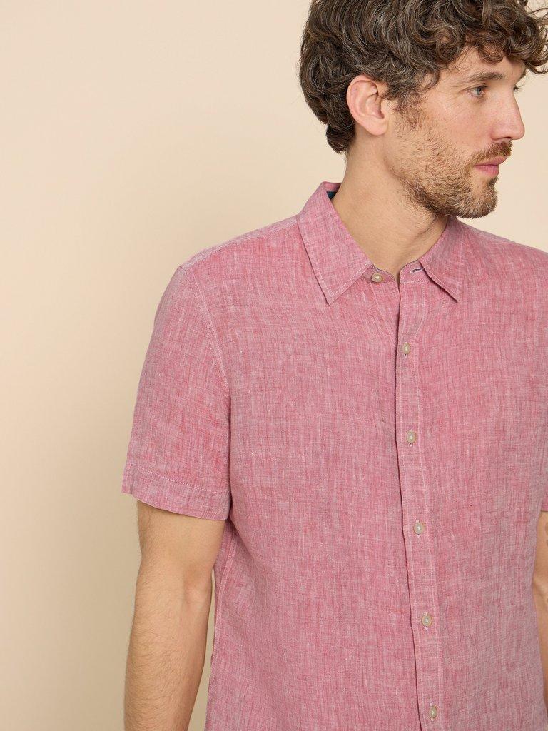 Pembroke SS Linen Shirt in MID RED - MODEL FRONT