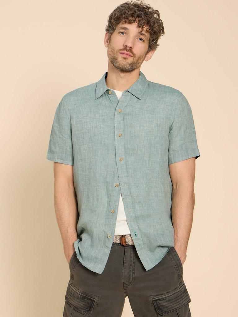 Pembroke SS Linen Shirt in MINT GREEN - MODEL FRONT