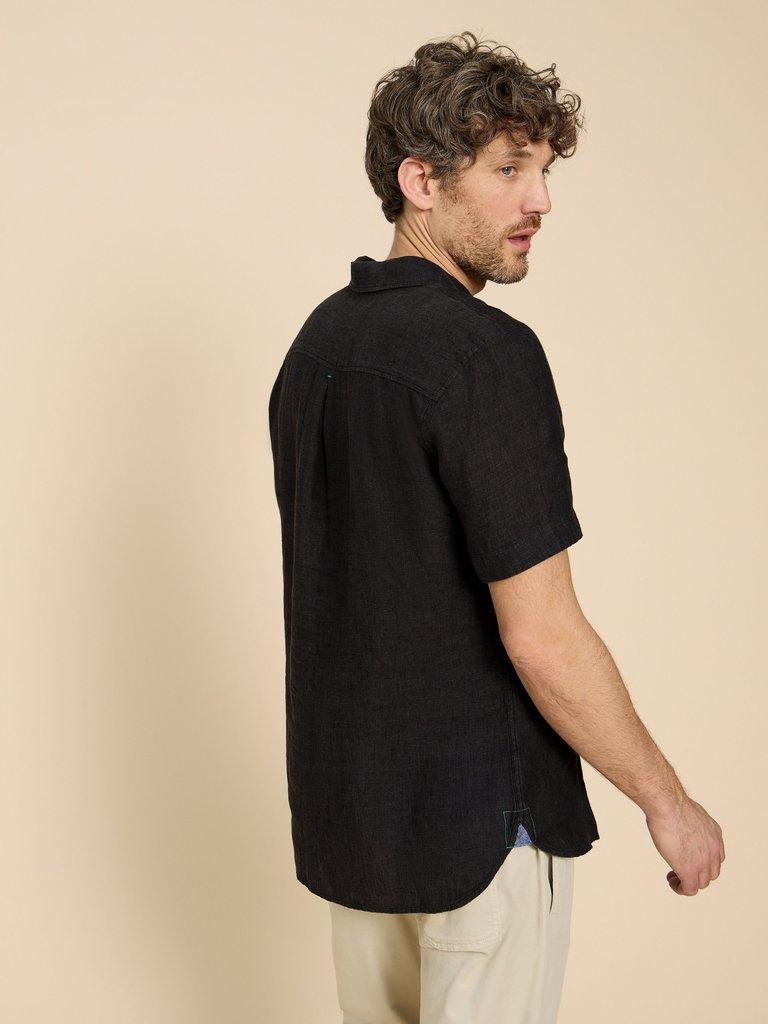 Pembroke SS Linen Shirt in PURE BLK - MODEL BACK