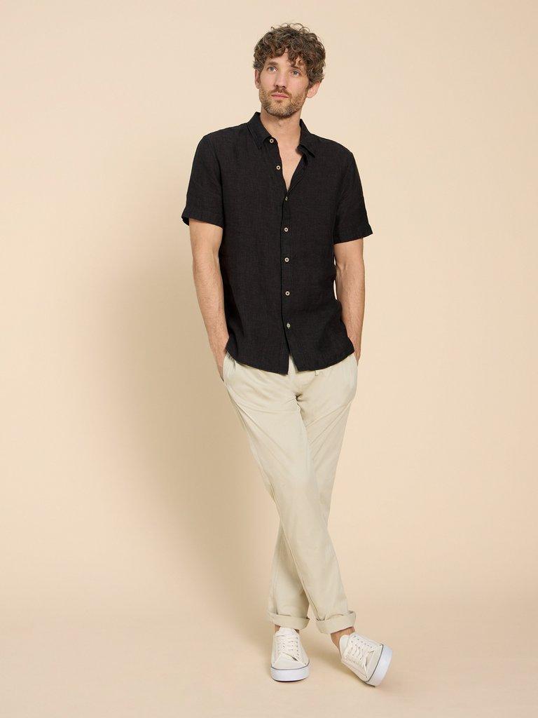 Pembroke SS Linen Shirt in PURE BLK - MODEL FRONT