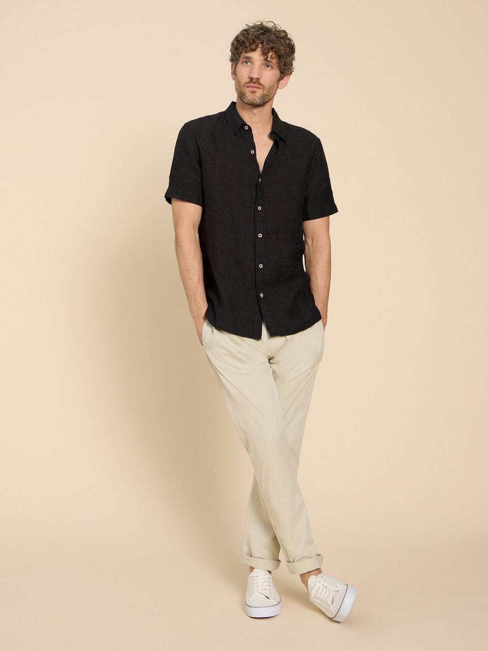 Pembroke SS Linen Shirt in PURE BLK - MODEL FRONT