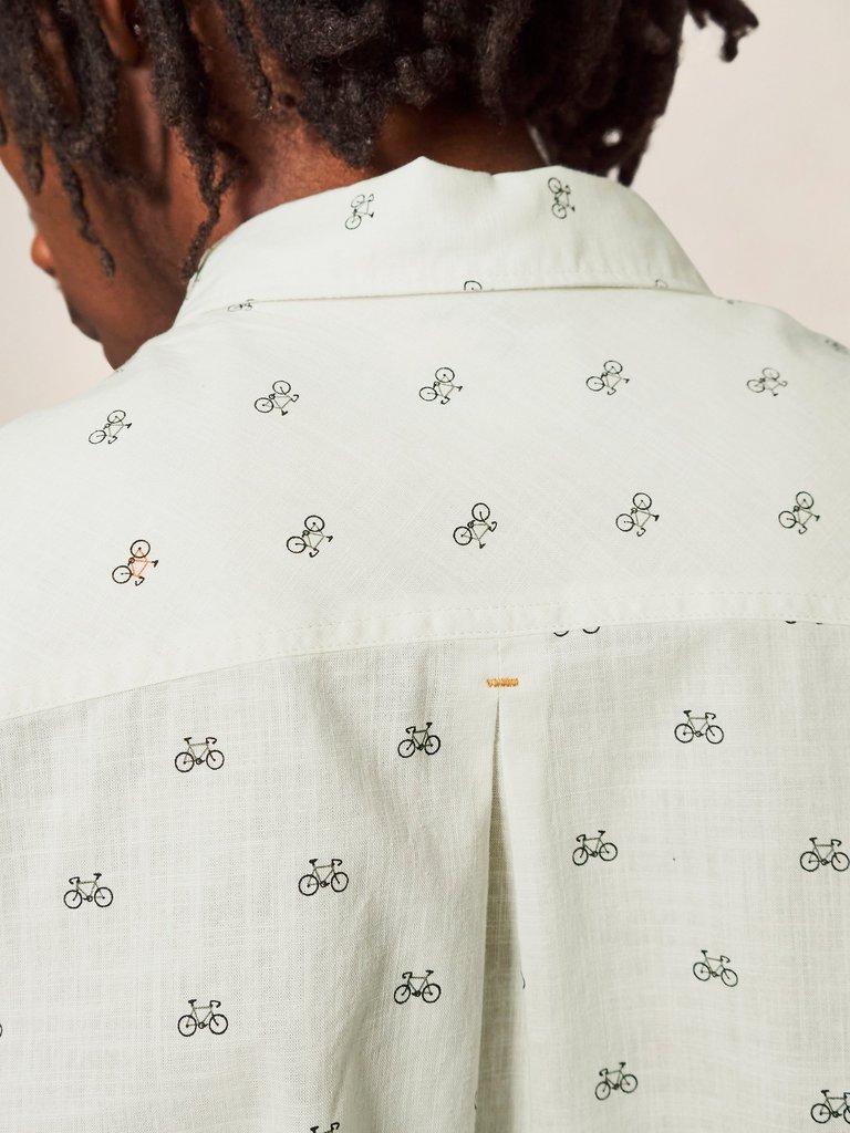 Newton Bike Printed Shirt in NAT MLT - MODEL DETAIL