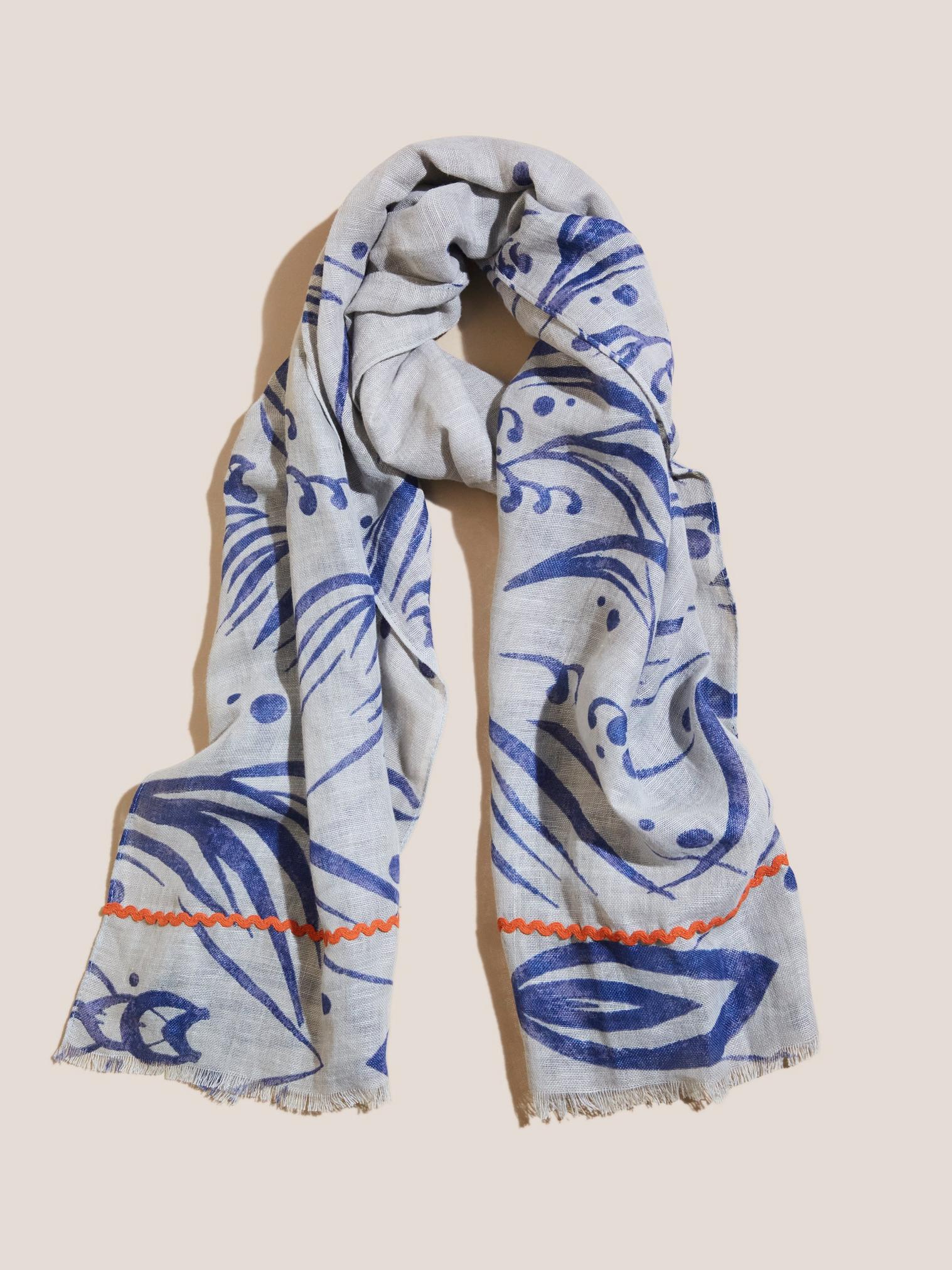 Wave Placement Scarf in LGT BLUE - MODEL FRONT