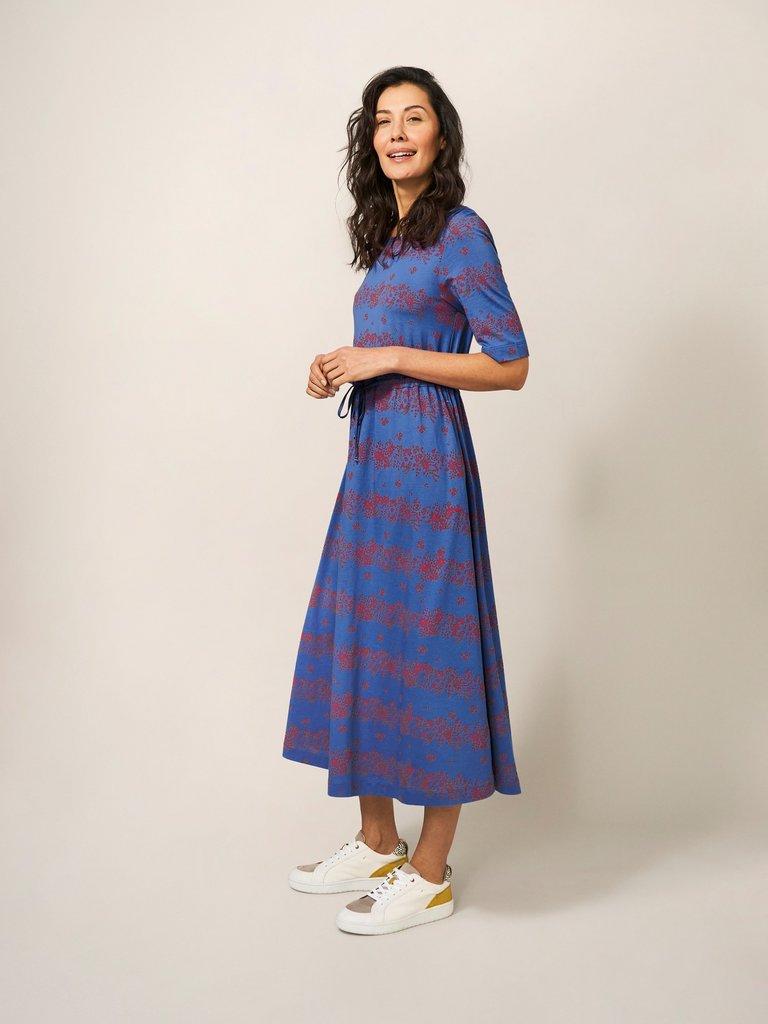 Nuelle Jersey Printed Dress in BLUE MLT - MODEL FRONT