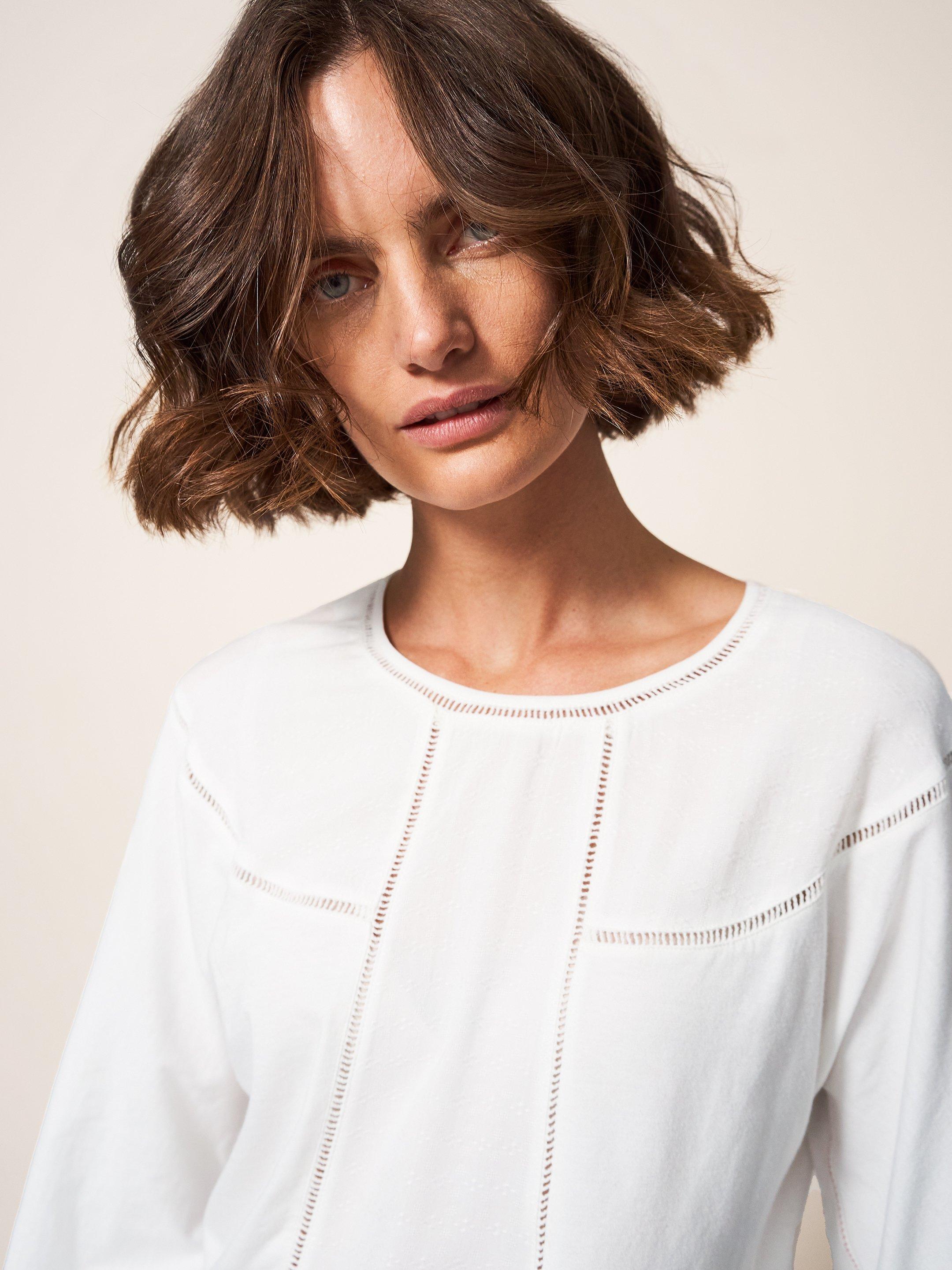 MOLLIE JERSEY MIX TOP in BRIL WHITE - MODEL DETAIL