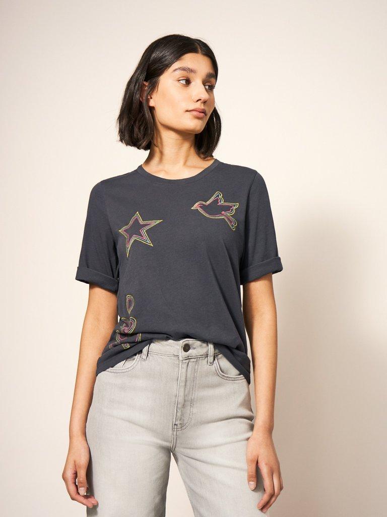 ANNABEL EMBROIDERED TEE in GREY MLT - LIFESTYLE