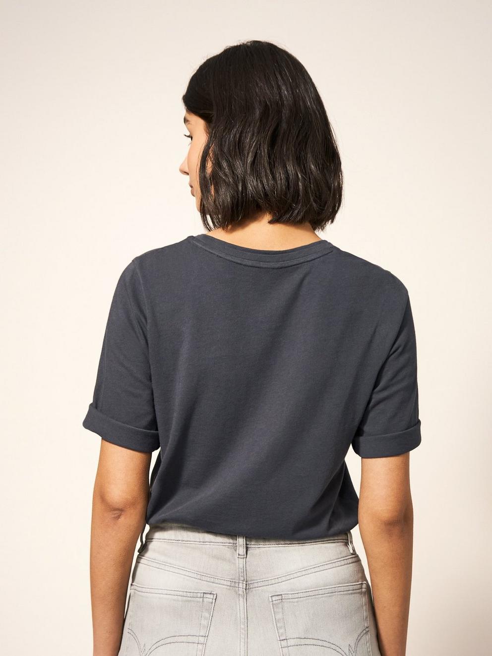 ANNABEL EMBROIDERED TEE in GREY MLT - MODEL BACK
