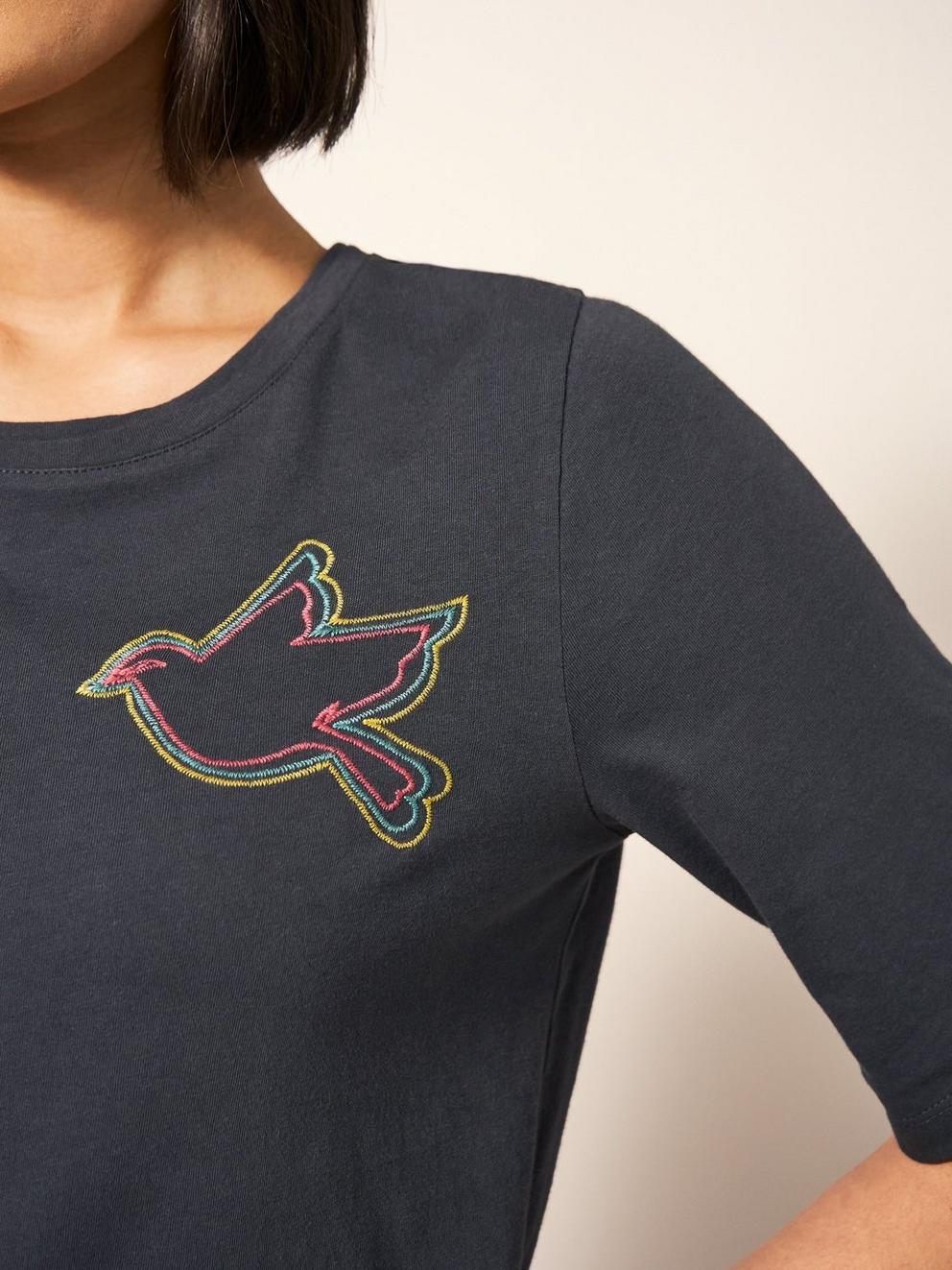 ANNABEL EMBROIDERED TEE in GREY MLT - MODEL DETAIL