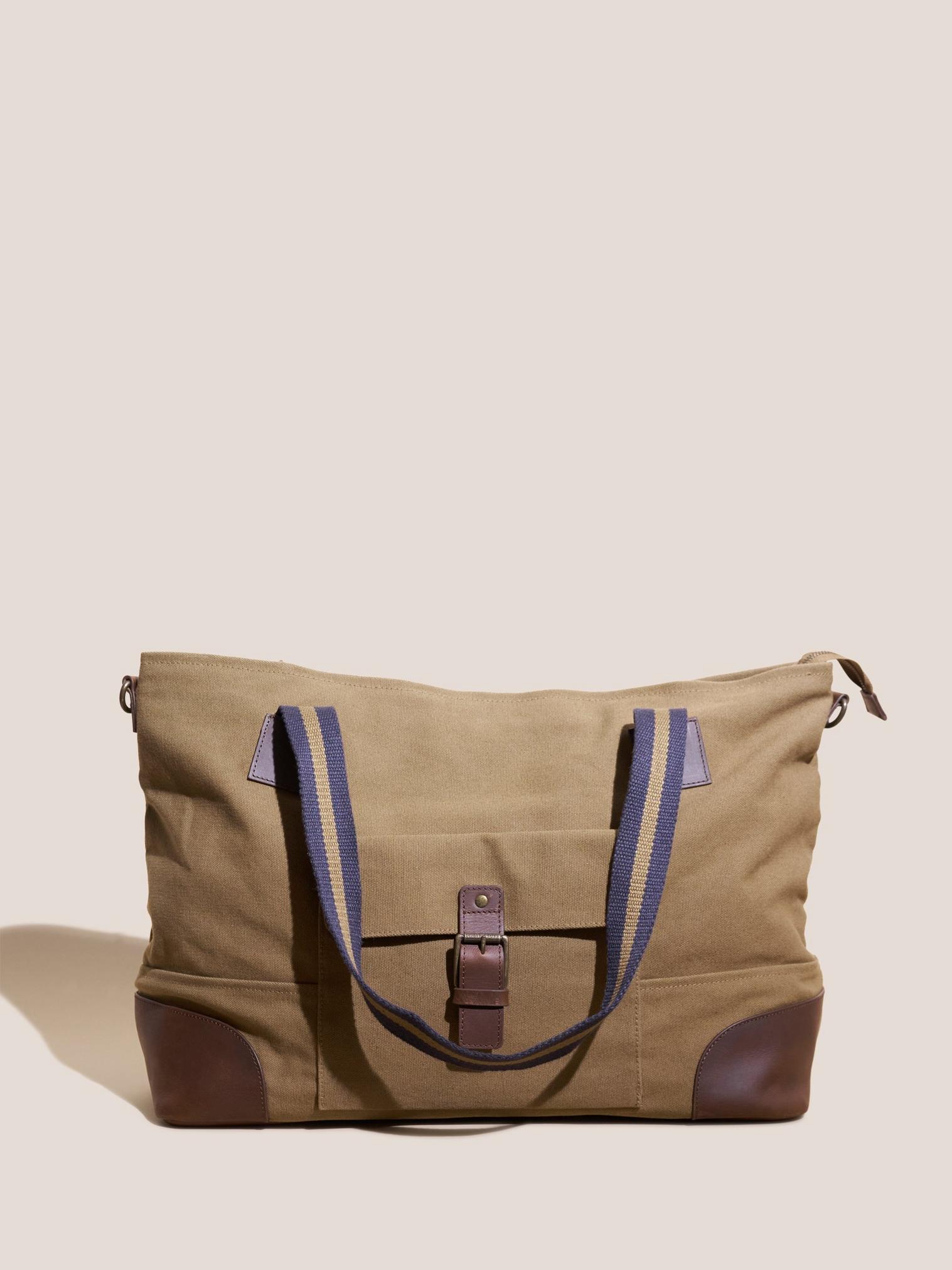 Canvas Holdall in LGT NAT - MODEL FRONT