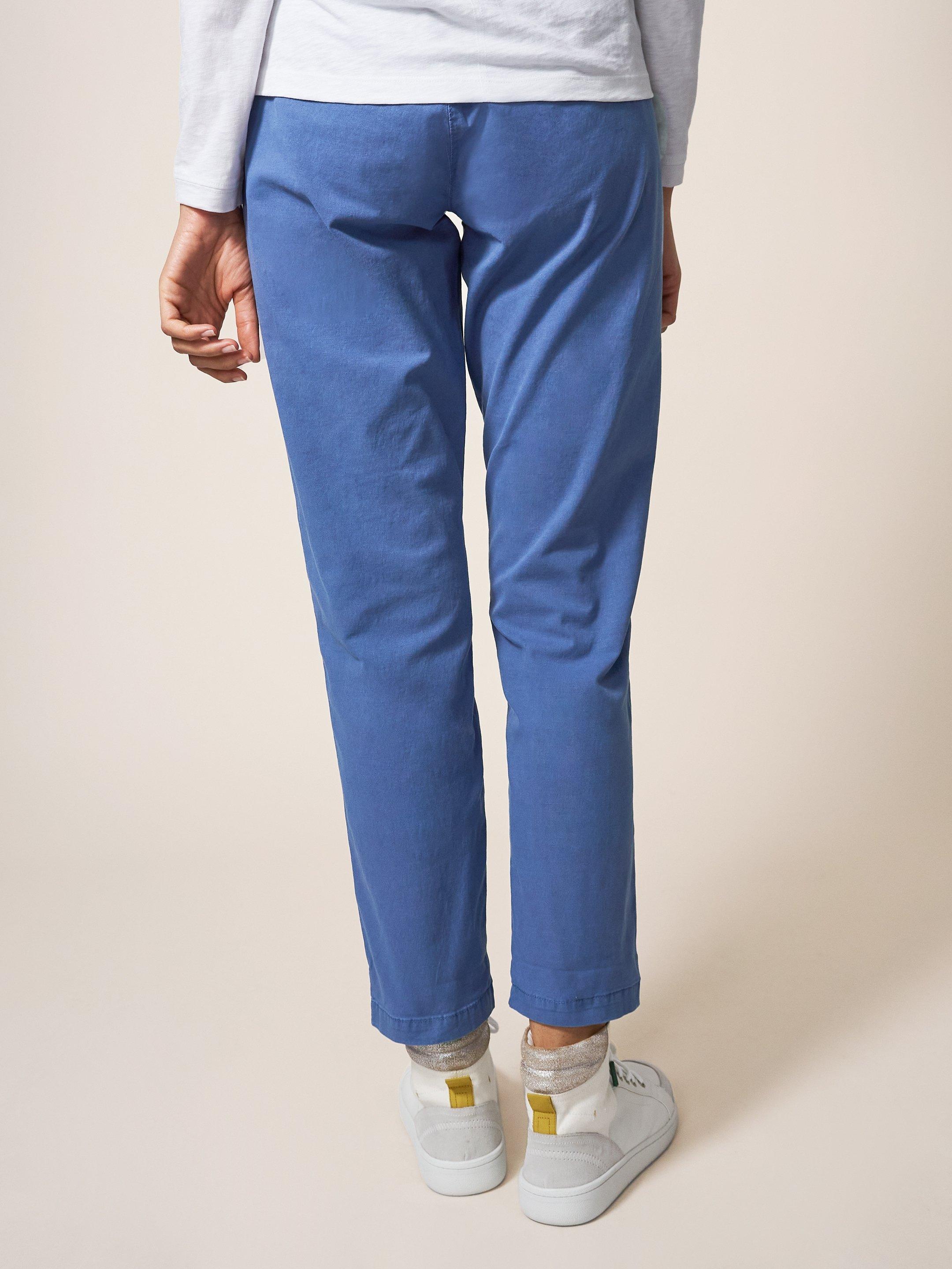 Twister Chino in MID BLUE - MODEL BACK