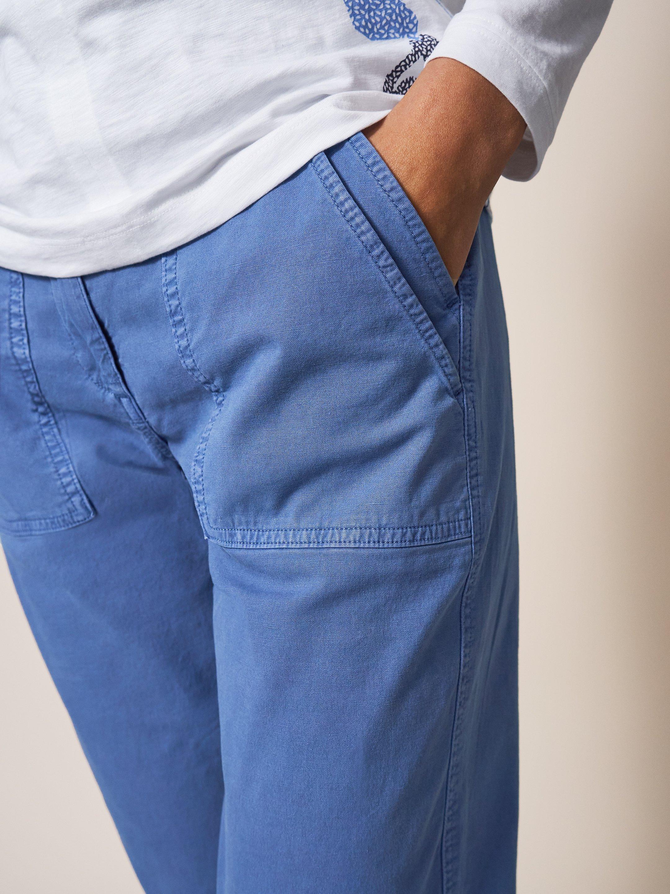 Twister Chino in MID BLUE - MODEL DETAIL