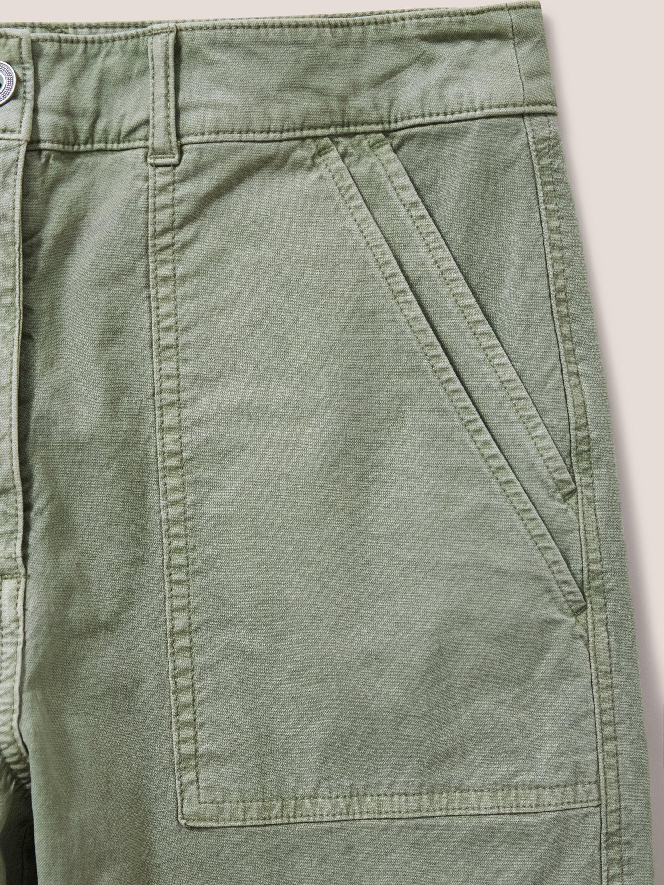 Twister Chino in MID GREEN - FLAT DETAIL