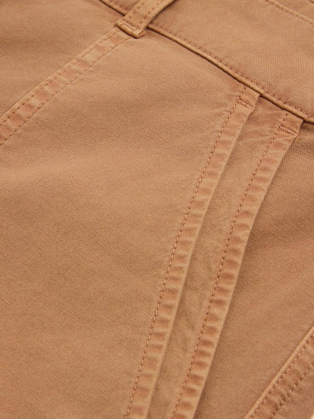 Twister Chino in MID TAN - FLAT DETAIL