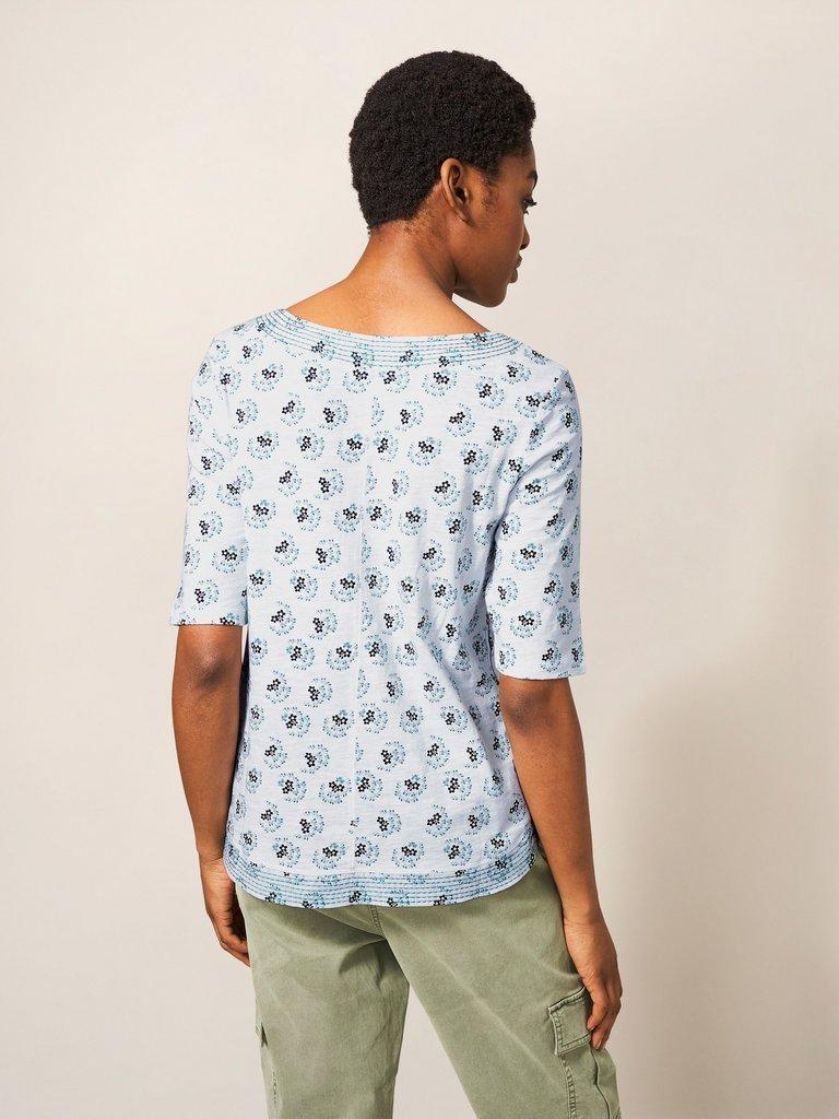 WEAVER JERSEY ROUND NECK TEE in WHITE MLT - MODEL BACK