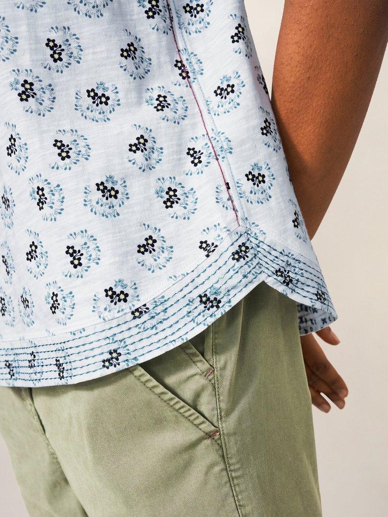 WEAVER JERSEY ROUND NECK TEE in WHITE MLT - MODEL DETAIL