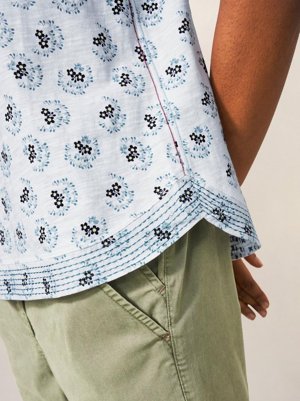 WEAVER JERSEY ROUND NECK TEE in WHITE MLT - MODEL DETAIL