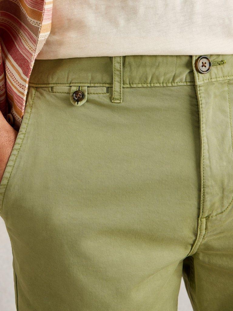 Sutton Organic Chino Short in LGT GREEN - MODEL DETAIL