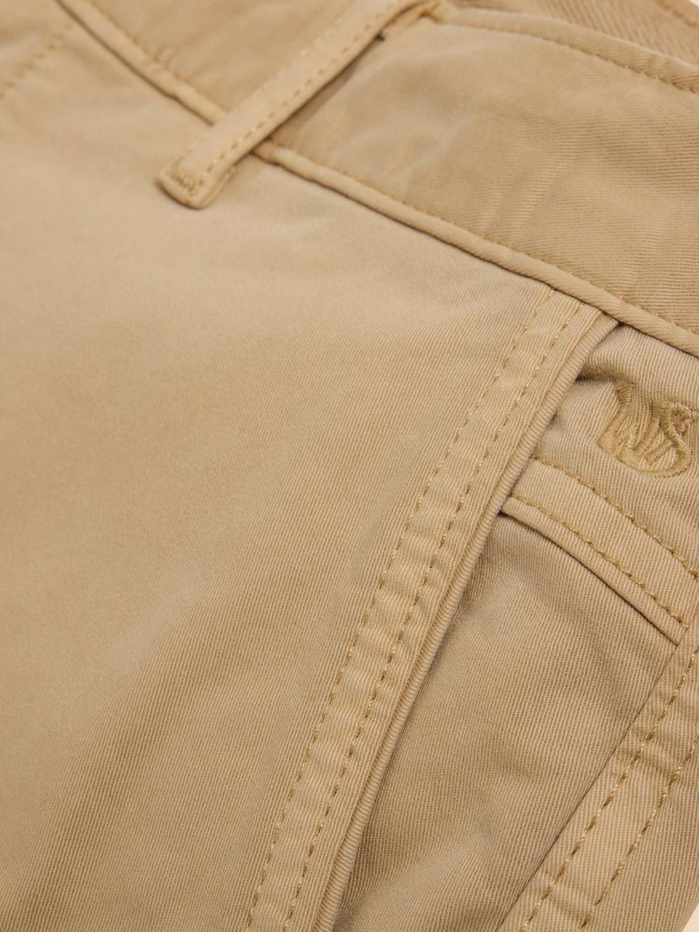 Sutton Organic Chino Short in LGT NAT - FLAT DETAIL