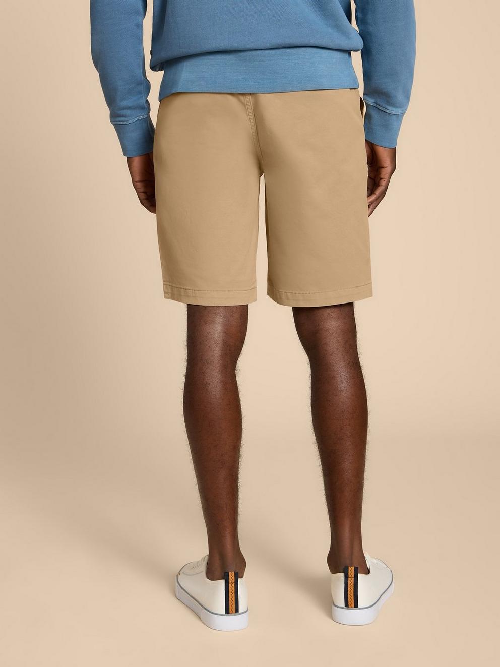 Sutton Organic Chino Short in LGT NAT - MODEL BACK