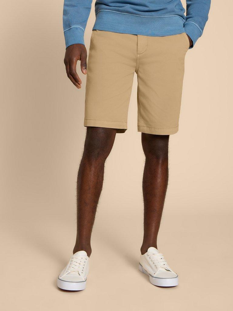 Sutton Organic Chino Short in LGT NAT - MODEL DETAIL