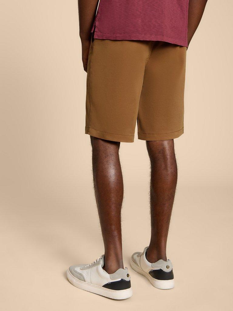 Sutton Organic Chino Short in MID BROWN - MODEL BACK