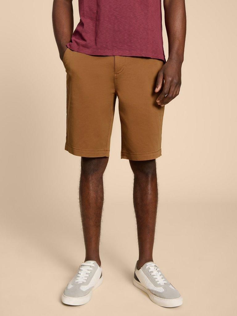 Sutton Organic Chino Short in MID BROWN - MODEL DETAIL