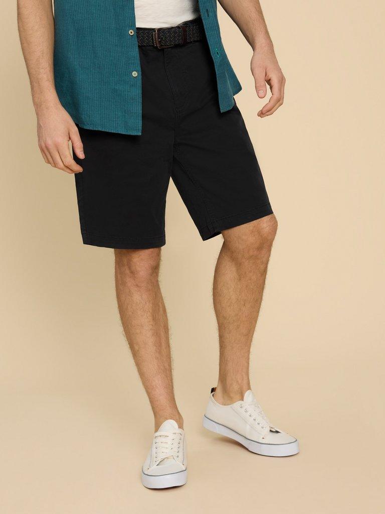 Sutton Organic Chino Short in WASHED BLK - MODEL DETAIL