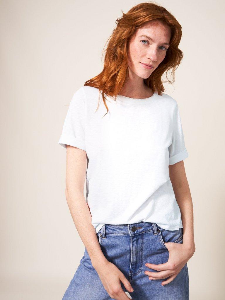 ANNABEL TEE in BRIL WHITE - LIFESTYLE