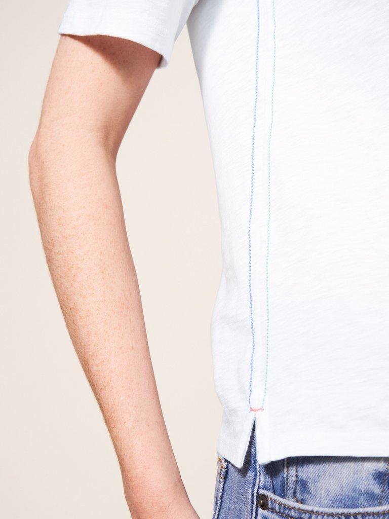 ANNABEL TEE in BRIL WHITE - MODEL DETAIL