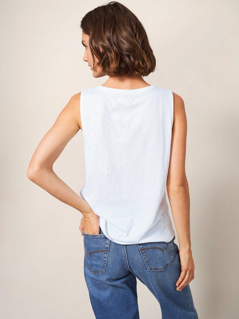 LAILA VEST in BRIL WHITE - MODEL BACK