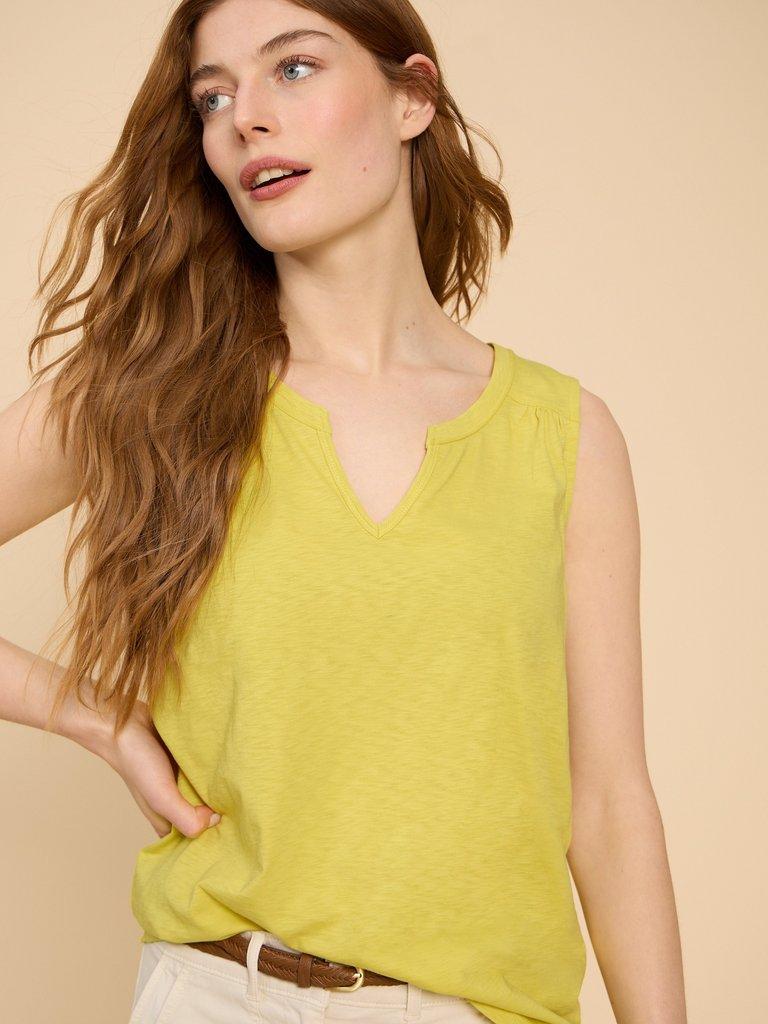 LAILA VEST in MID YELLOW - MODEL DETAIL