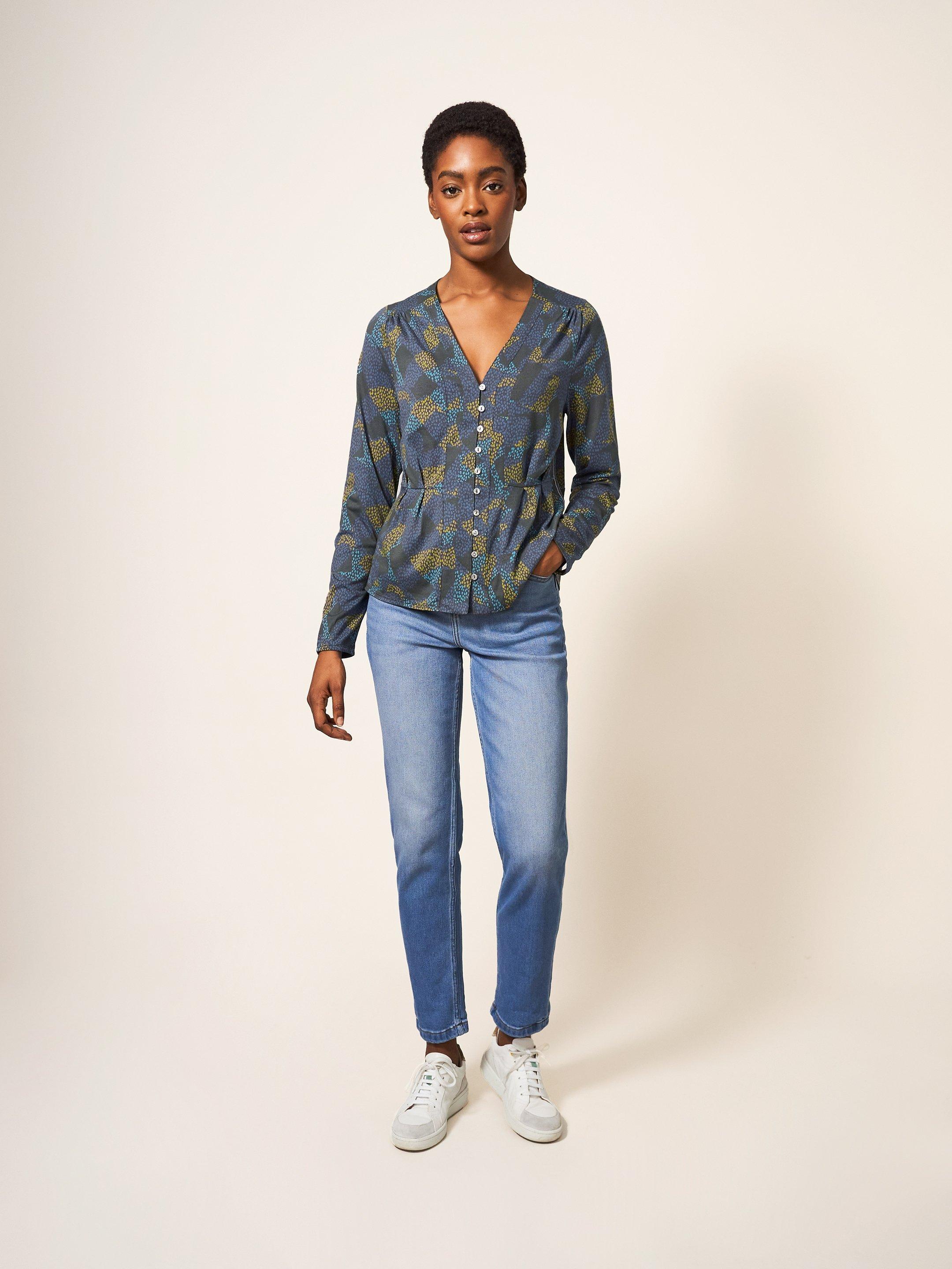 ASHLEIGH JERSEY TOP in GREEN MLT - MODEL FRONT