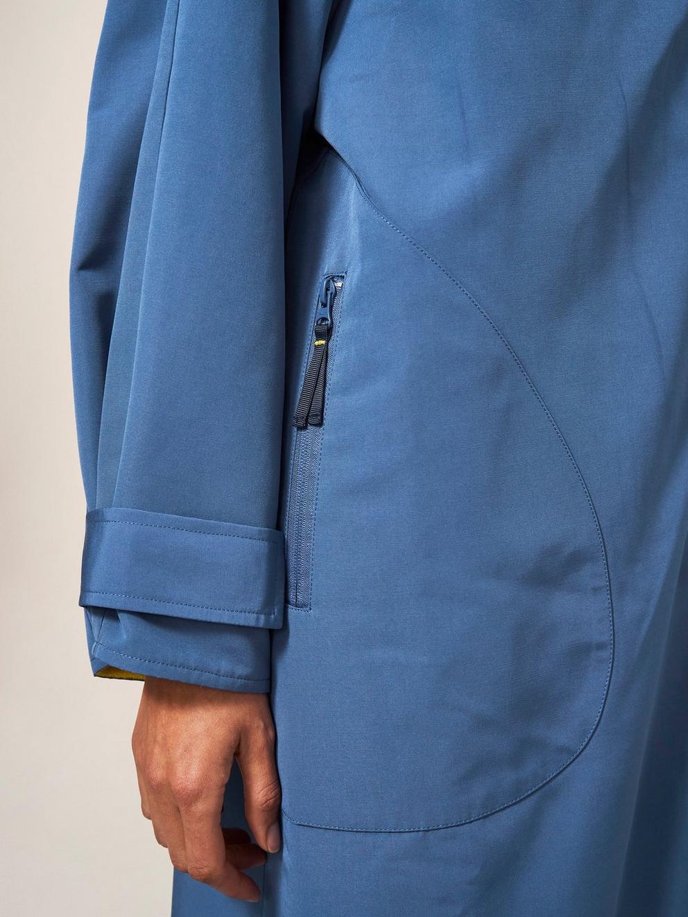 Evie Changing Robe in MID BLUE - MODEL DETAIL