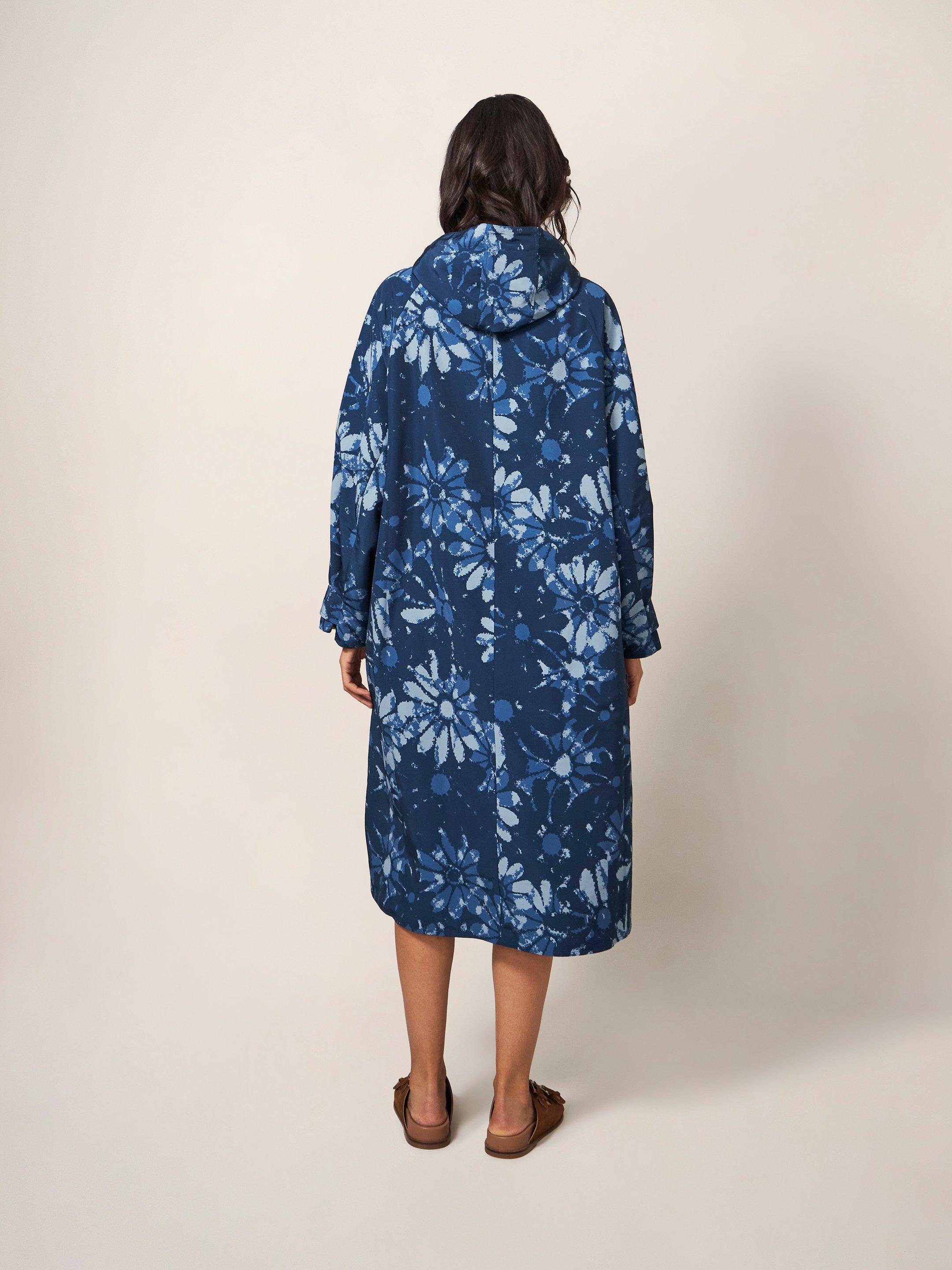Evie Printed Changing Robe in BLUE PR - MODEL BACK