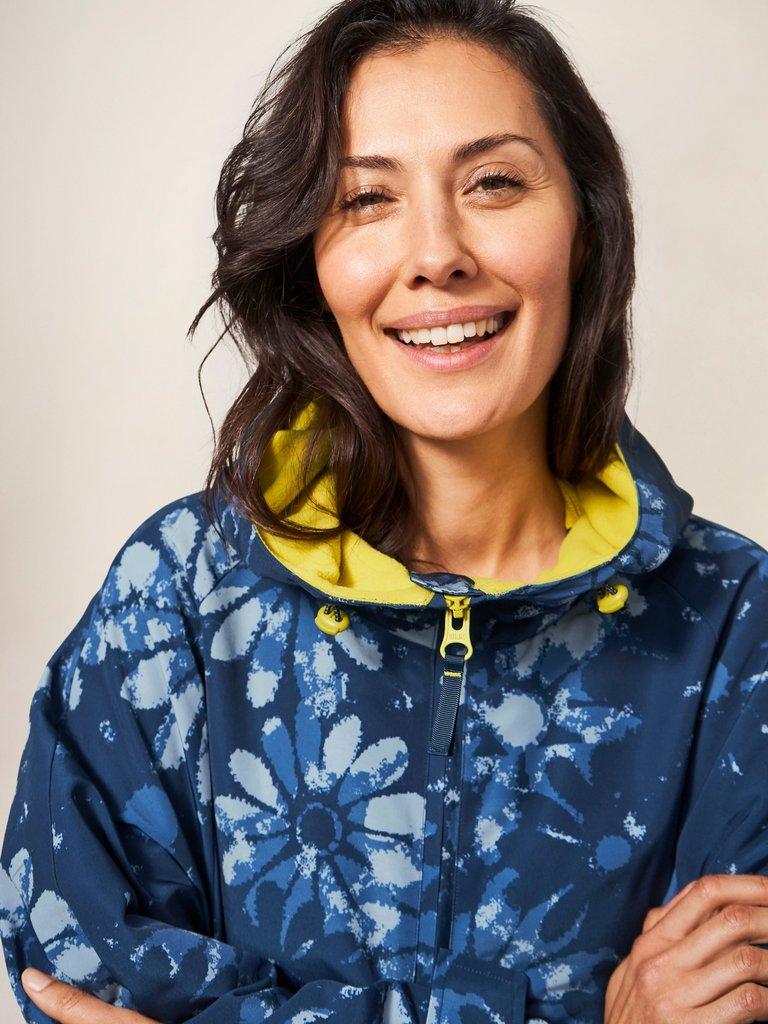 Evie Printed Changing Robe in BLUE PR - MODEL DETAIL