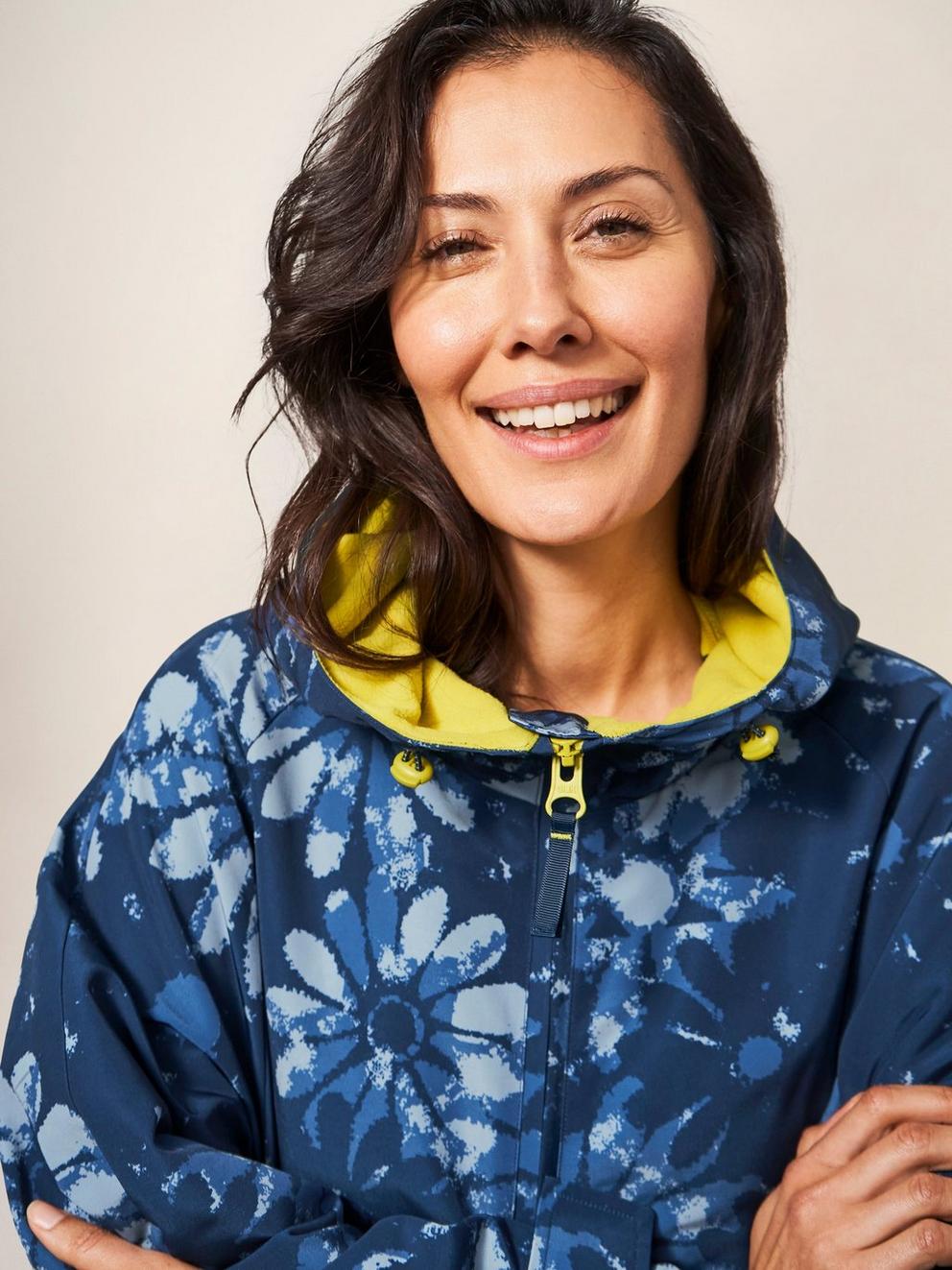 Evie Printed Changing Robe in BLUE PR - MODEL DETAIL