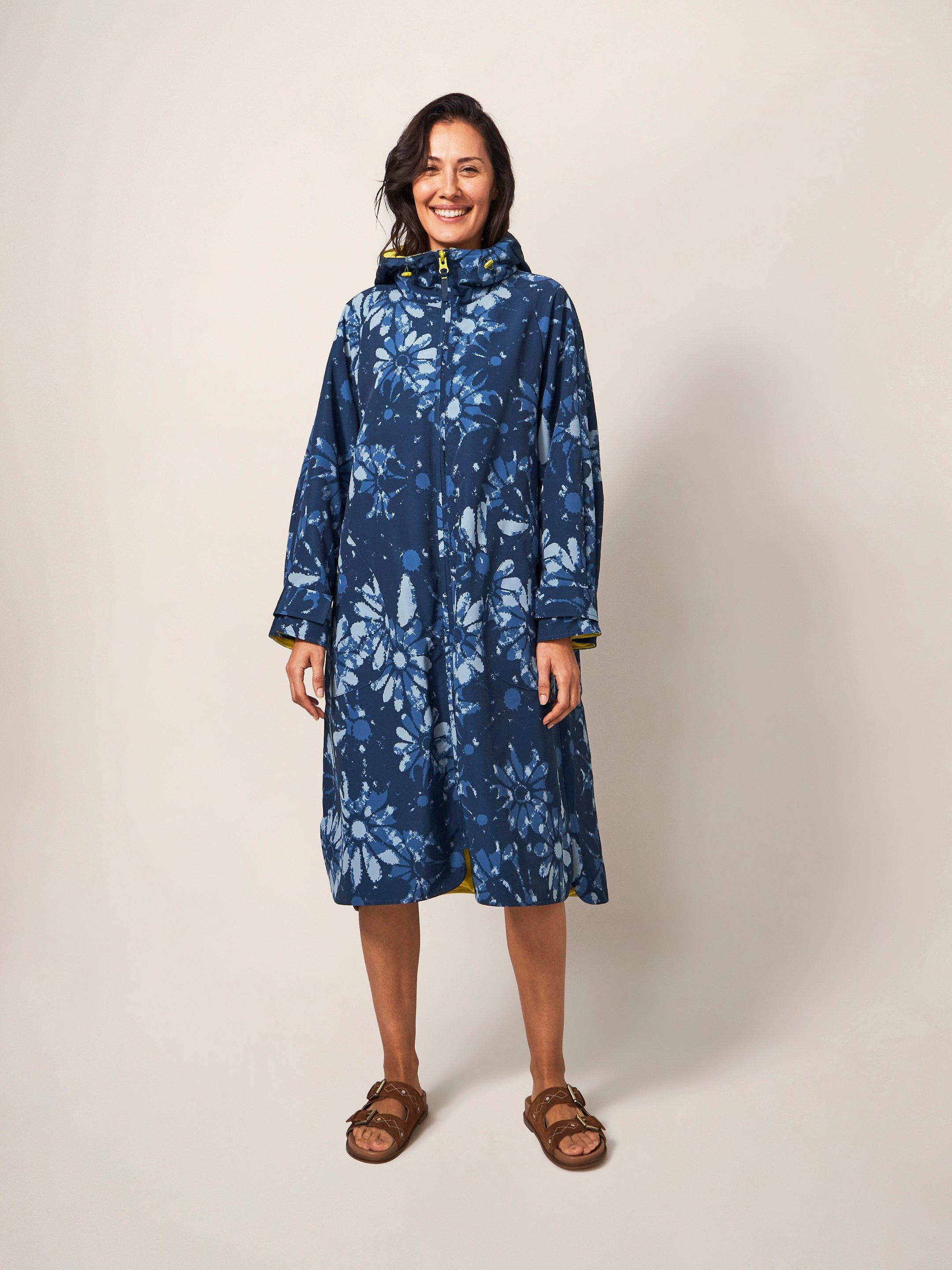 Evie Printed Changing Robe in BLUE PR - MODEL FRONT