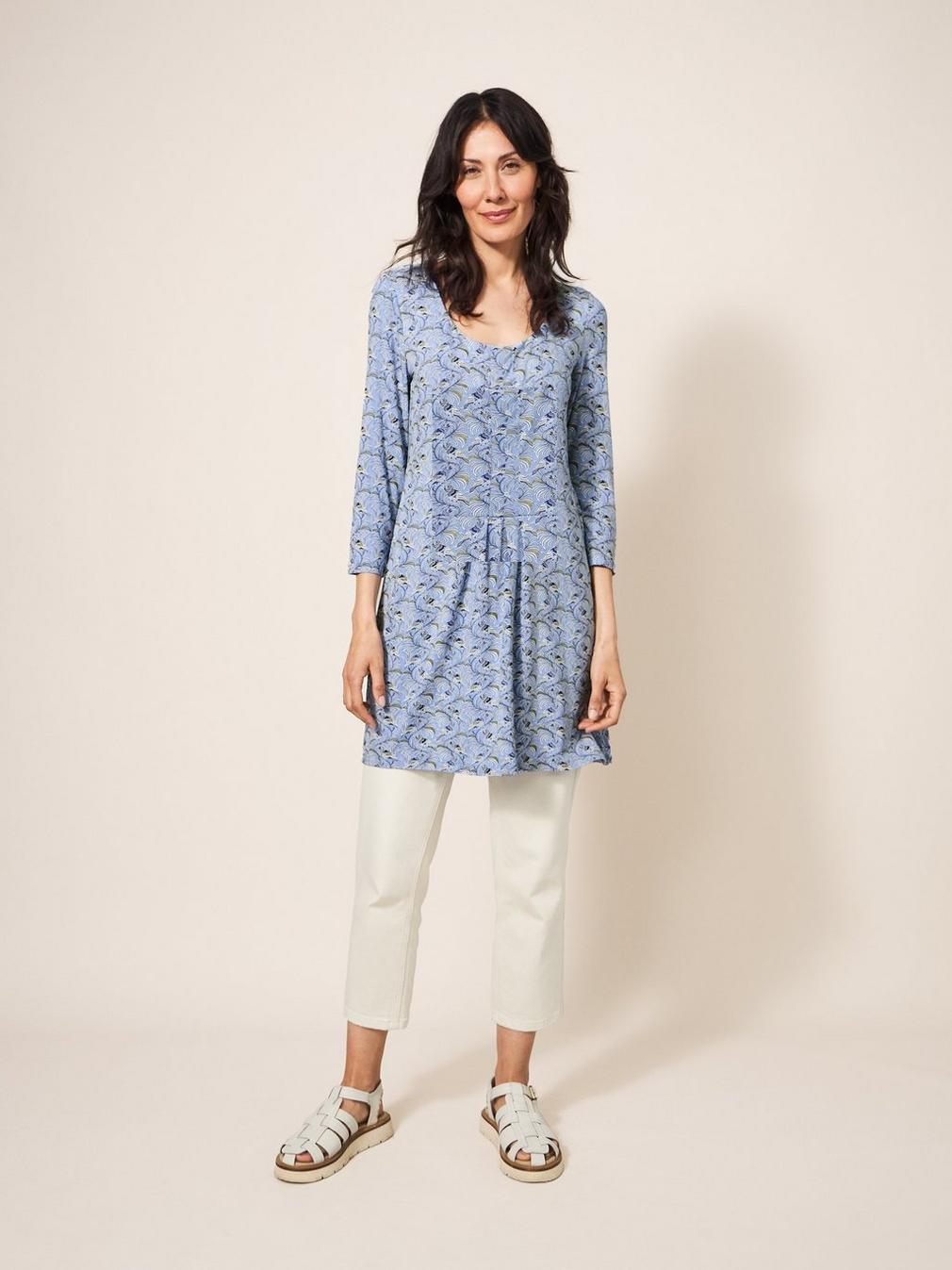 PIPPY LONG LINE TOP in BLUE PR - MODEL FRONT