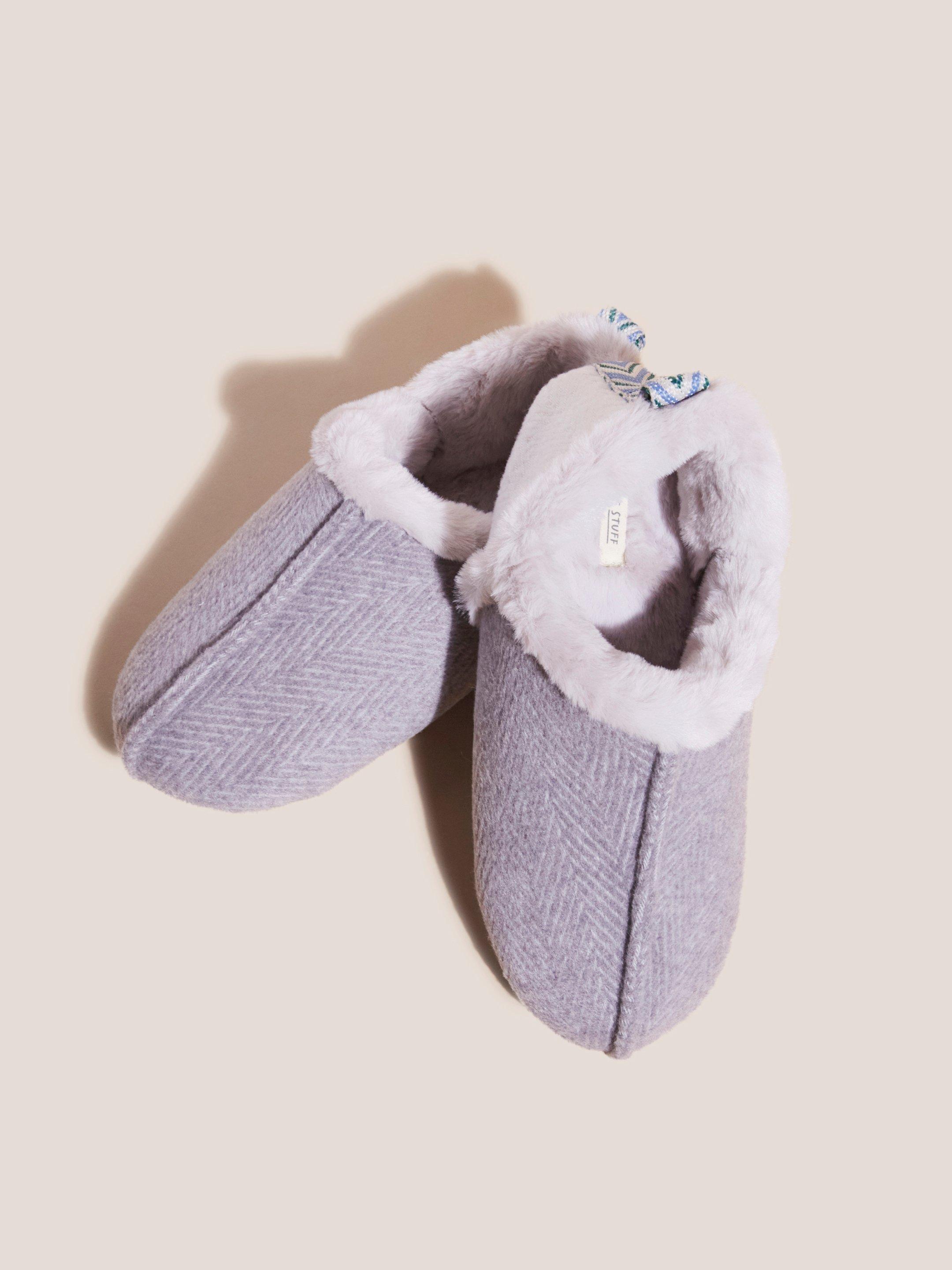 Reya Closed Back Slippers in LGT GREY - FLAT DETAIL