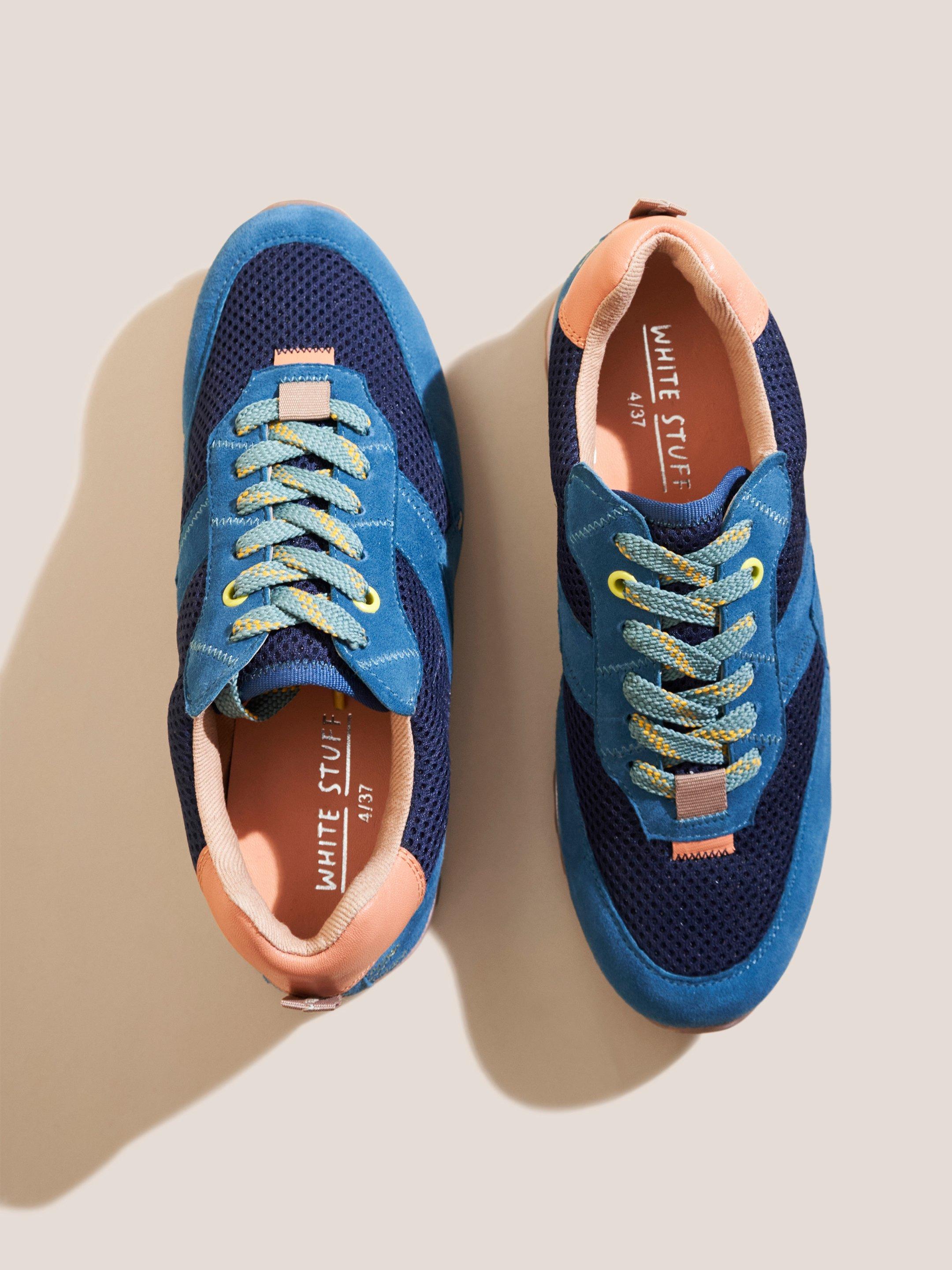 Retro Sports Trainers in BLUE MLT - FLAT BACK