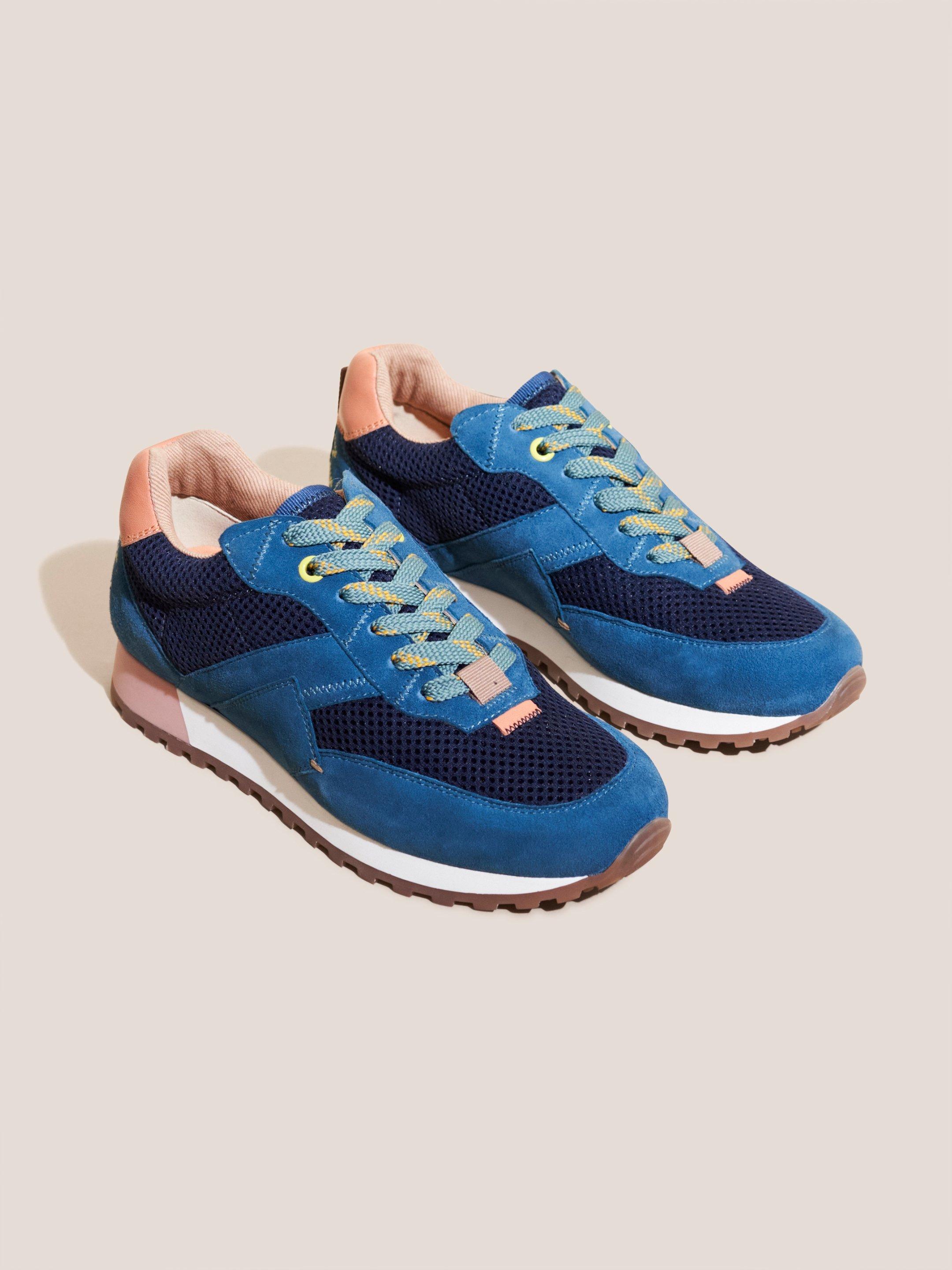 Retro Sports Trainers in BLUE MLT - FLAT FRONT