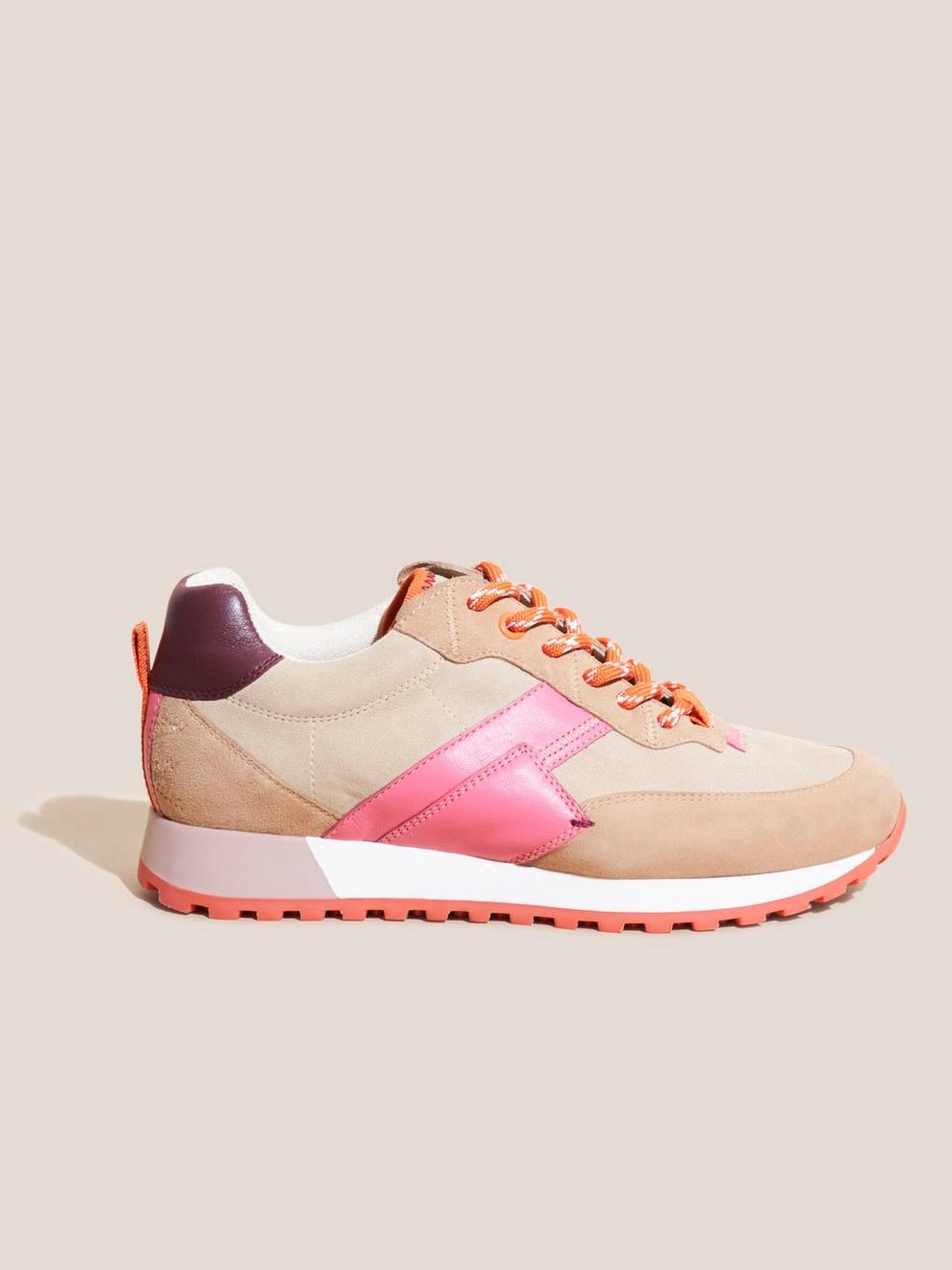 Retro Sports Trainers in NAT MLT - MODEL FRONT