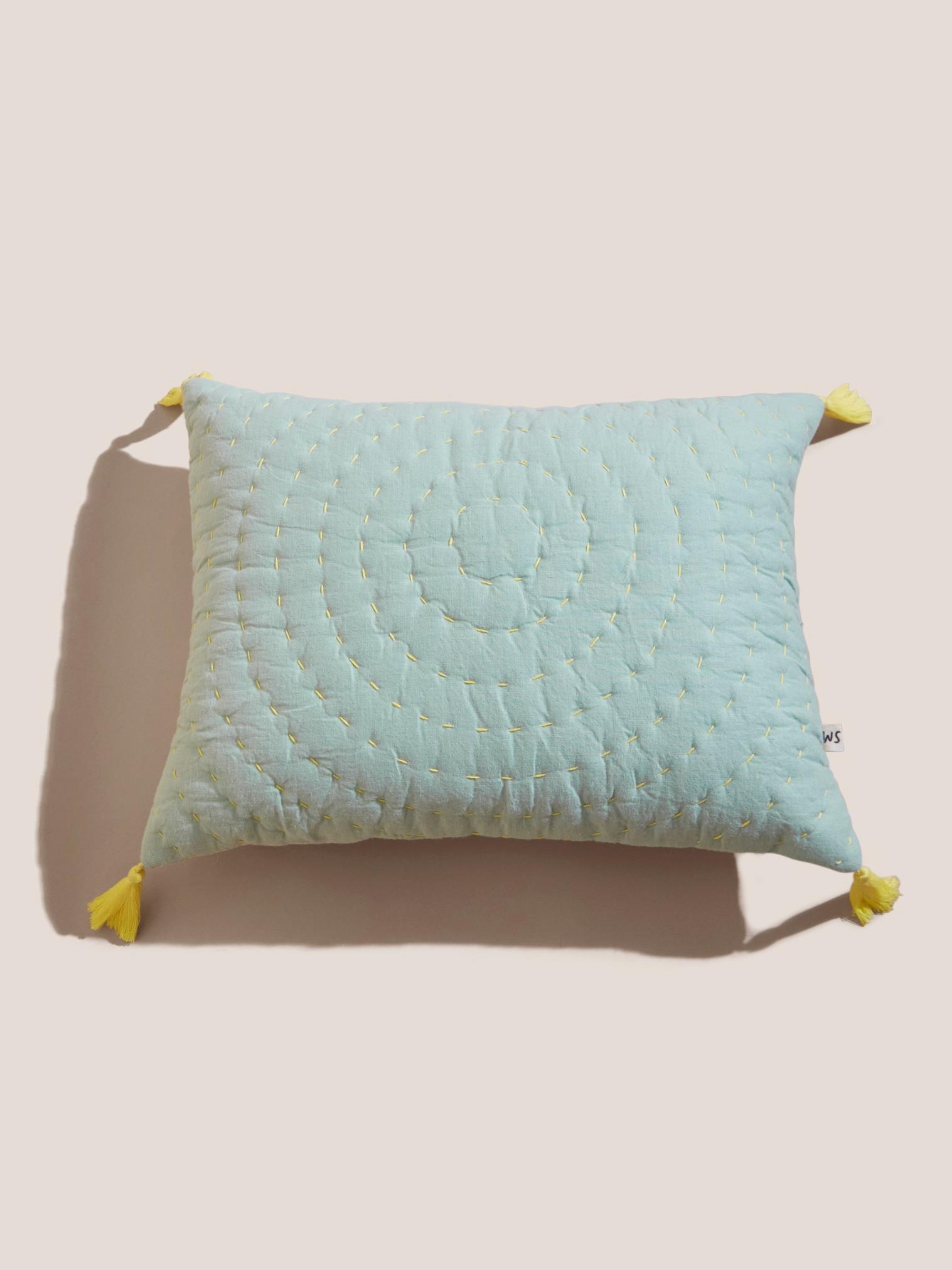 Cameo Quilted Rev Cushion in GREEN MLT - MODEL FRONT