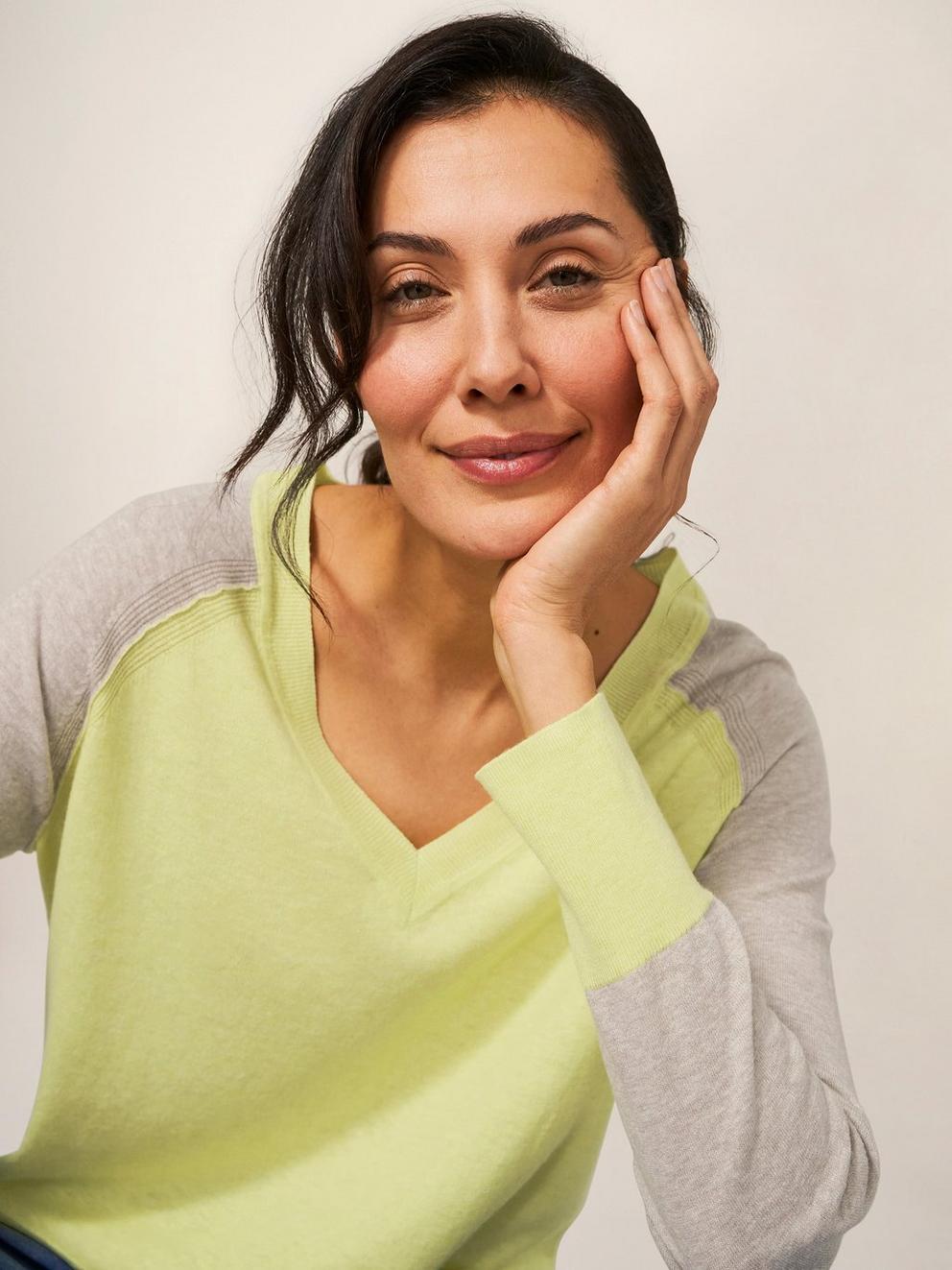 CARRIE COLOURBLOCK JUMPER in YELLOW MLT - MODEL DETAIL