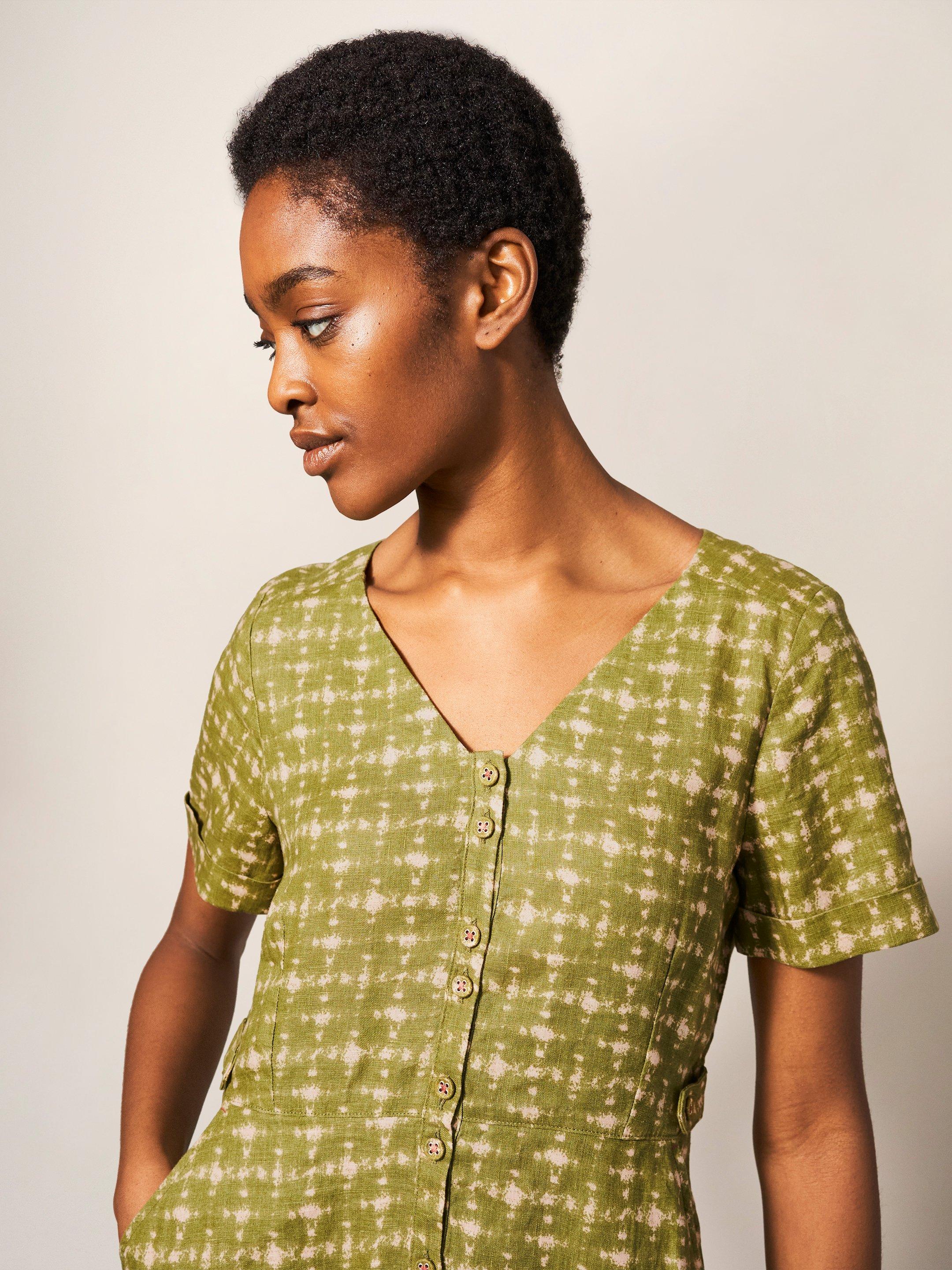 Ivy Linen Short Sleeve Midi Dress in GREEN PR - MODEL DETAIL