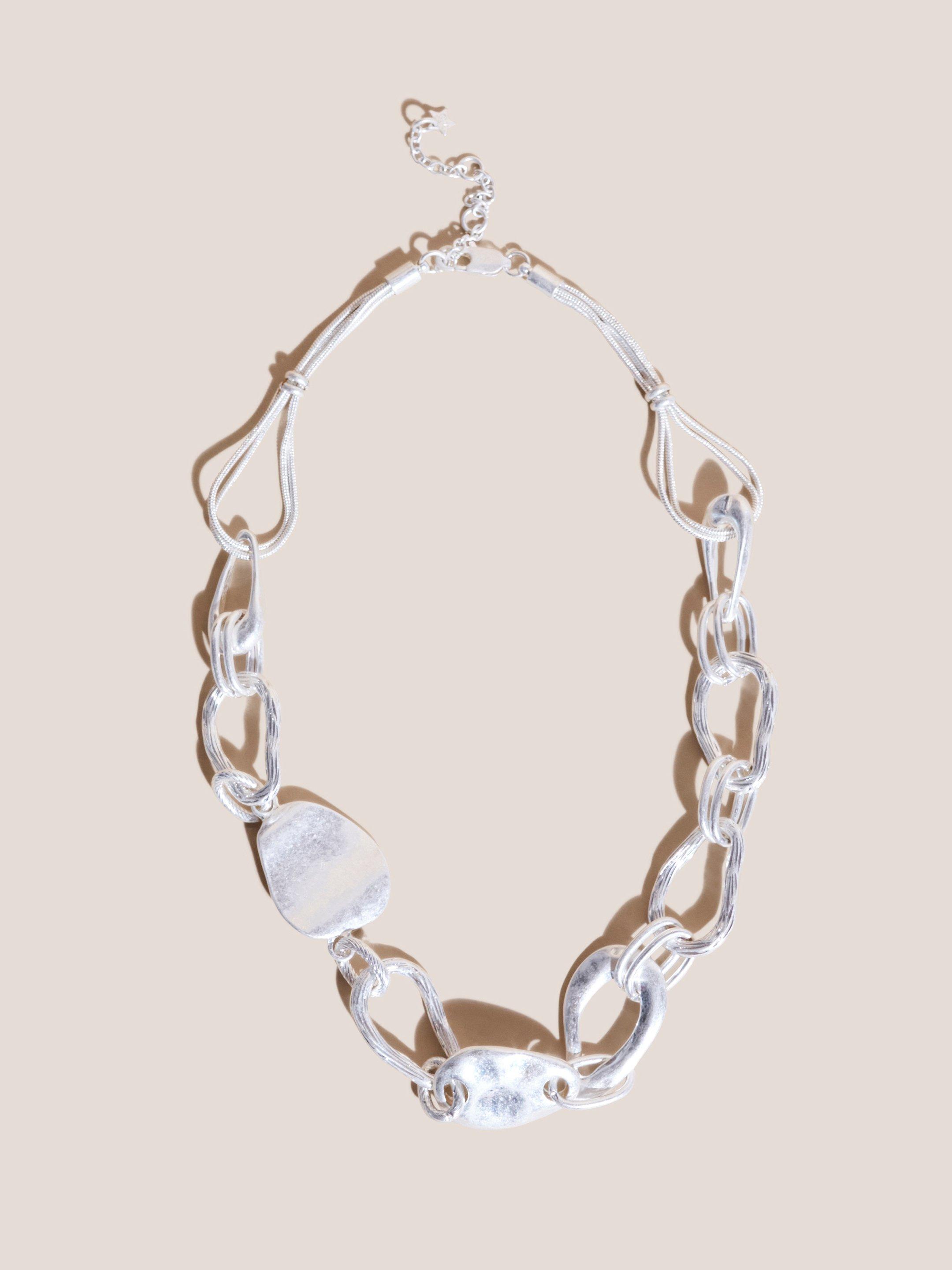 Large Link Hammered Necklace in SLV TN MET - MODEL FRONT