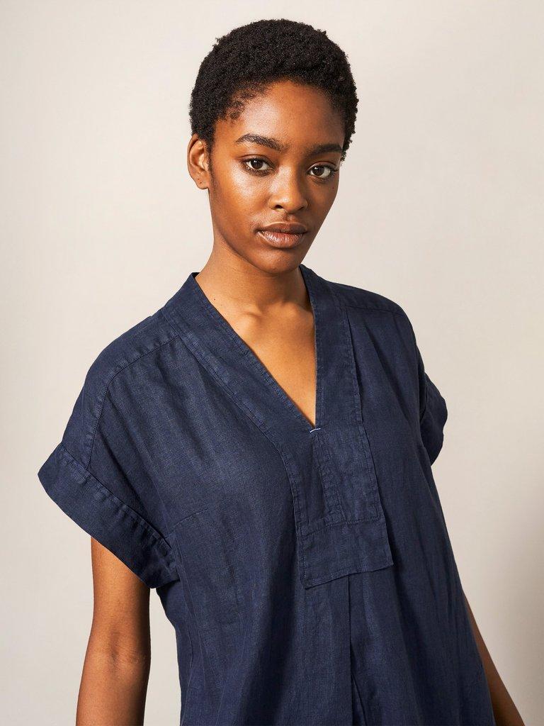 Marianne Linen Dress in DARK NAVY - MODEL DETAIL