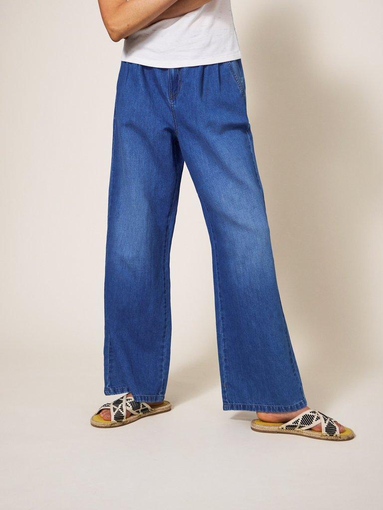 Ren Cotton Linen Wide Leg Jean in MID DENIM - MODEL DETAIL